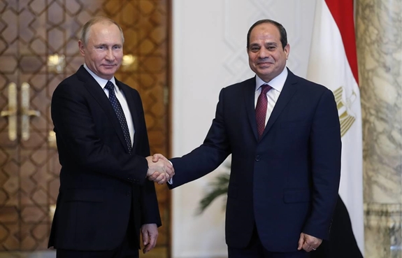 Tổng thống Nga Vladimir Putin gặp Tổng thống Ai Cập Abdel Fattah el-Sisi trong chuyến thăm làm việc tới Ai Cập hồi tháng 12-2017. Ảnh: TASS.